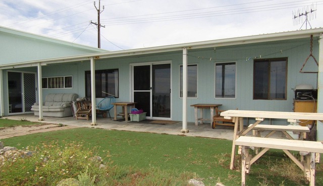 Sibly's ~ Absolute beachfront shack *OFF PEAK SPECIALS* in Point Turton