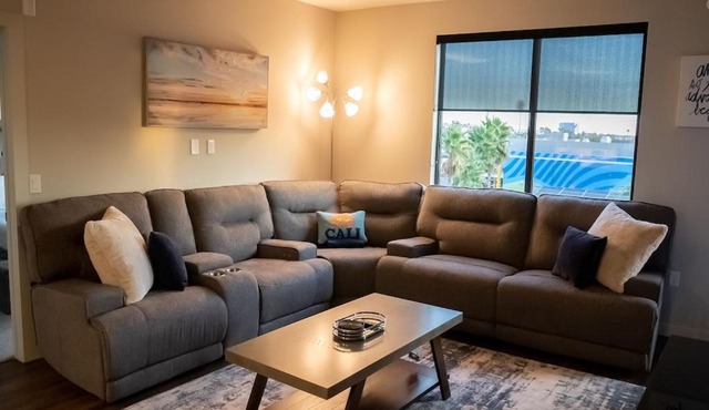 Smart & Luxurious ~ Mins to Disney ~ Queen Beds in Anaheim