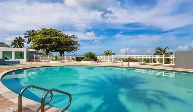 Sol Dorado. Beach access, pool, gym & resort vibe in Dorado