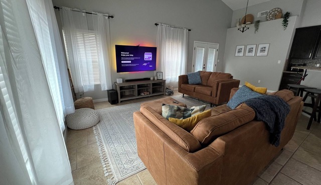 Spacious 4-bedroom house in charming Carlsbad with WiFi and AC in Carlsbad