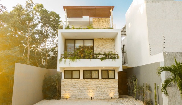 Spacious and Private 3 Bedroom Jungle Villa close to cenotes in Tulum