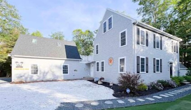 Spacious Cape Cod Escape Stoney Beach, Ferry & Shining Sea Bikeway.Bike.Grill in Falmouth