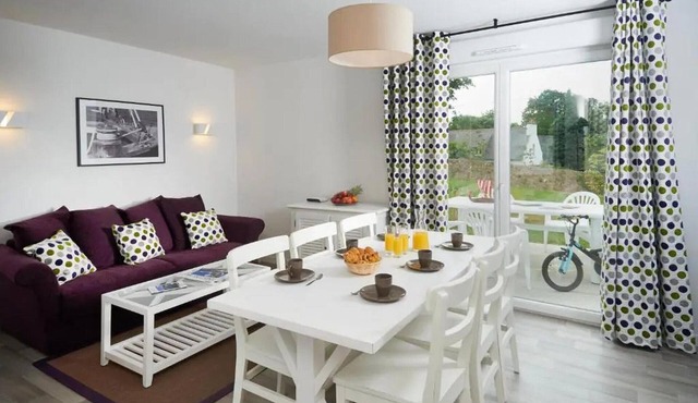 Spacious Coastal Duplex Cottage for 8 in Audierne