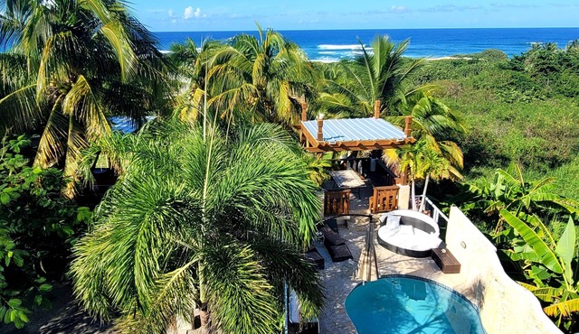 Steps from Water & Restaurants, right at Jobos beach!, Great Location! in Isabela