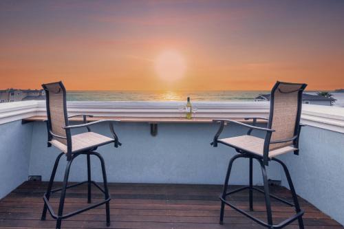 Steps to Beach and Amazing Ocean Views - Miramar Home in Half Moon Bay