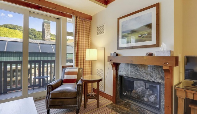 Studio 373: fireplace, a/c, & Spruce Peak amenities! in Stowe