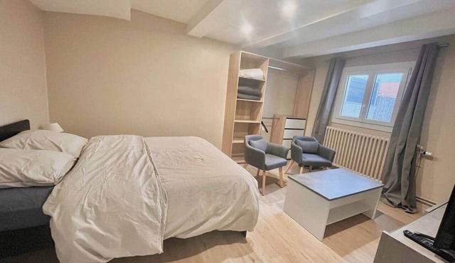 Studio with kitchen, bathroom and private garage in Le Mans
