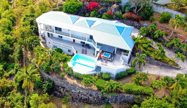 Stunning 4 bedrooms Villa with panoramic caribbean sea views. Fitness room