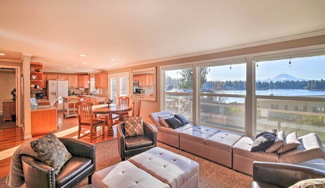 Stunning Kent Lake House w/Private Dock! in Kent