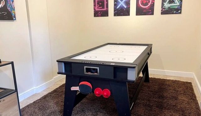 Stylish Peak District Home From Home with Hot Tub & Games Room in Buxton