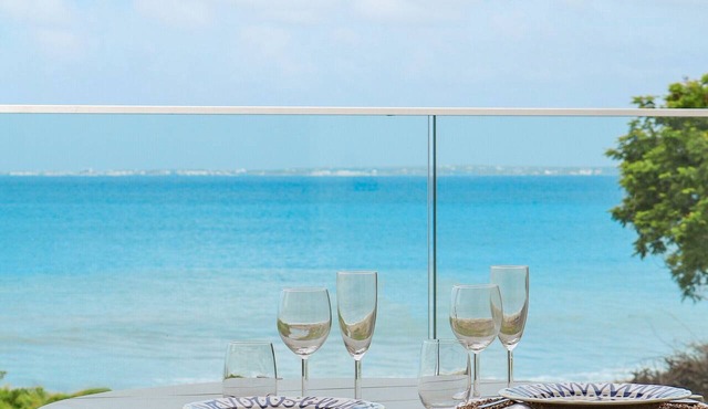 Stylish Water front Apartment with Pool, Sea Nova 7, Friar’s Bay