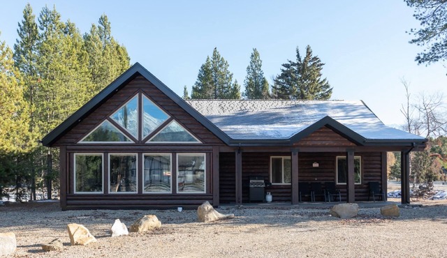 Summit View Cabin Rental in British Columbia