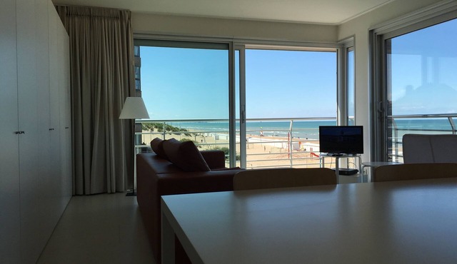 Sunny, modern corner apartment with frontal sea view in Koksijde