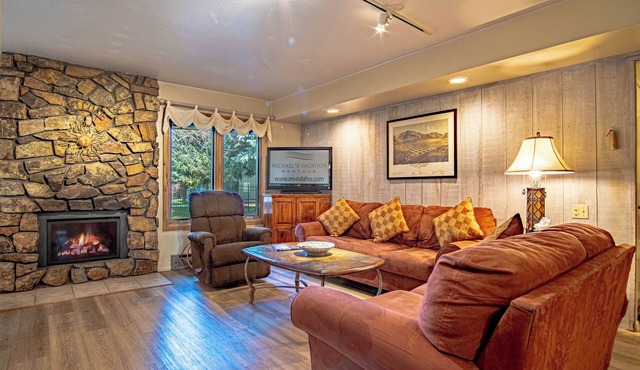 SV153 - Walk to Lifts & Town - Hot Tub & Pool in Ketchum