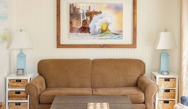 The HollyHock Cottage - a coastal themed beach getaway in Pacific County