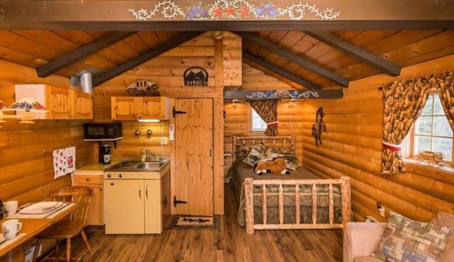 The Mustang Cabin - Bear Creek Cabins
