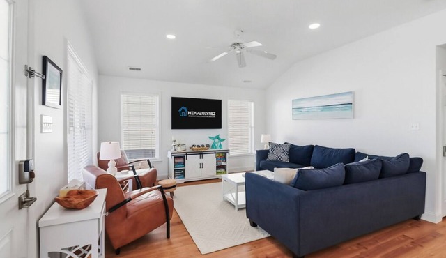 Top-Floor 3 BR/2 BA Condo w/Deck –3 Blocks from Beach and Boardwalk in Ocean City