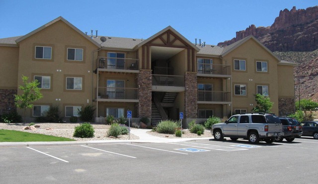 Top Reviews, Popular Modern Condo, Pool & Hot tub, Great Value in Moab in Moab