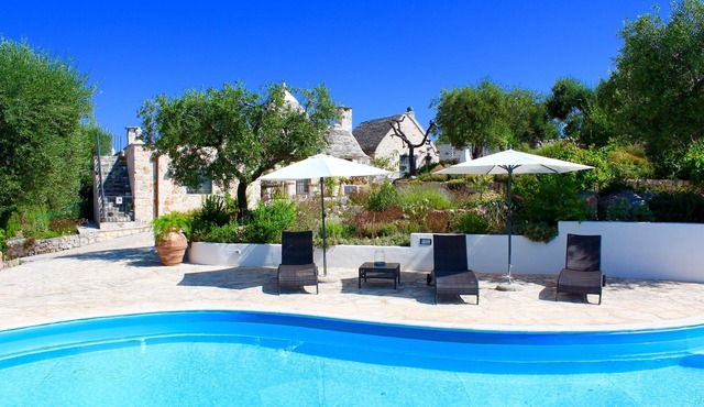 Trullo With Private Pool (15x7), WI-FI free, tennis table,mountain bike for rent in Alberobello