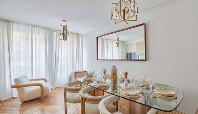 Two-bedroom flat in central Paris in Paris