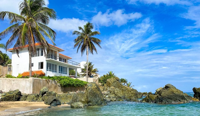Ultimate Oceanfront Villa: beach, jaw-dropping views and pool in Vieques