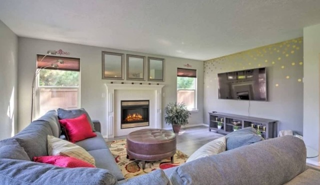 Upscale House for 17 with Firepit & Lovely Yard in Star