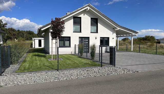 Vacation home Hilde on the lake with private beach for 4 adults, fireplace, boat and sauna in Löbnitz