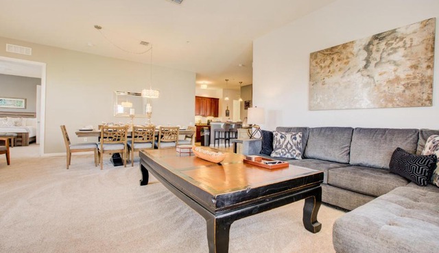 Vacation in this Stunning Condo- Near Attractions in Orlando