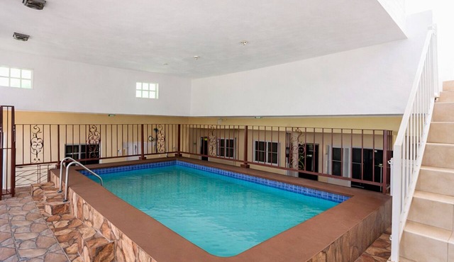 Very cozy, clean, close to Bob Marley Beach, Cane River Falls & close to airport in Bull Bay