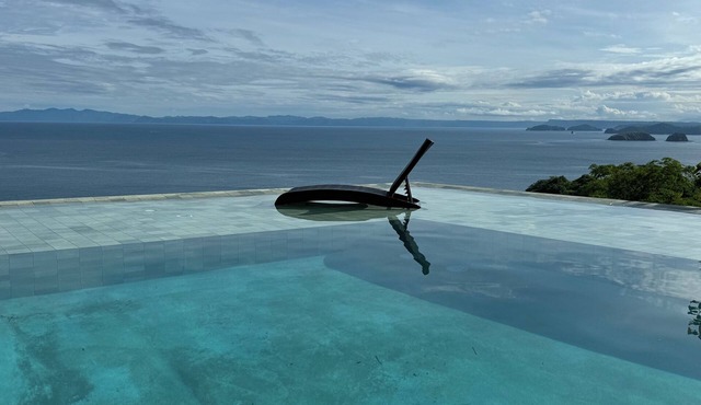 Villa Amor Azul, Playa Ocotal - Walk to the Beach, Infinity Pool, Forever Views in Playa Ocotoal