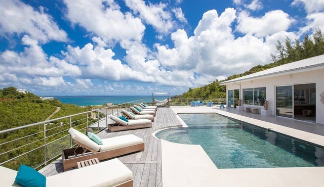 Villa Azur Dream – 7-Bedroom Ocean View Luxury Villa with Pool & Gym in Terres Basses, St. Martin