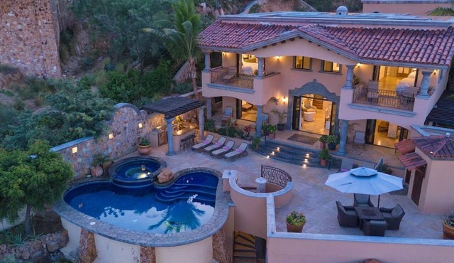 Villa Beltramo- Captivating Views, Moments From Downtown, Luxury Paradise in Cabo San Lucas
