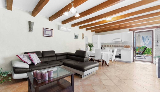 VILLA LADYBUG Holiday House with Private Pool in Milotski Breg