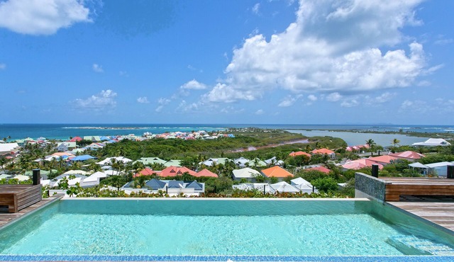 VILLA MANGO Lightful Enjoy breathtaking view on Orient Bay & walk to the beach .