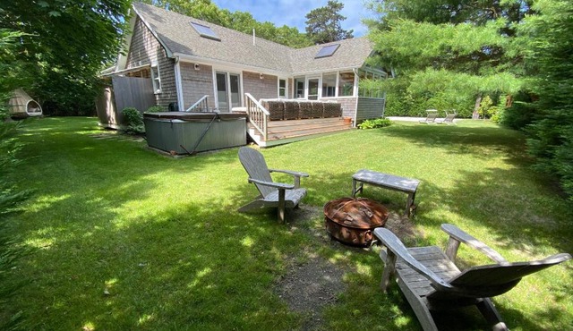** Vineyard Vacation Retreat ** with NEW HOT TUB in Oak Bluffs