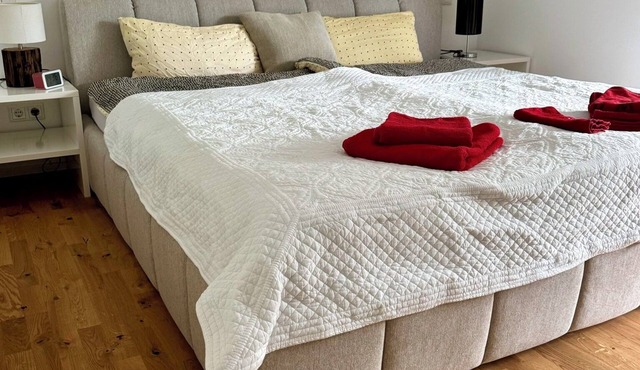 Willkommen in der Wohnung - dem Perfekten Rückzugsort im Herzen der Bezaubernden Rhön und dem Grünen Herzen Deutschlands. Diese neu Erbaute Wohnung Bietet Nicht nur Modernes Design, Sondern Auch ein Einzigartiges Ambiente Direkt im Grünen mit Gemütli in Geisa
