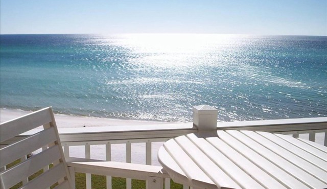 Wonderful, spacious Gulf front Condo - PRIVATE BEACH - 2 balconies overlook Gulf in Seacrest