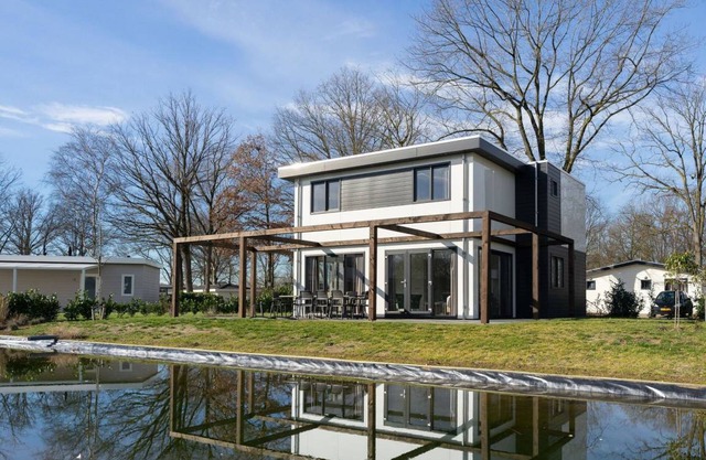 95 m² Accommodation ∙ 5 bedrooms ∙ 10 guests in Susteren