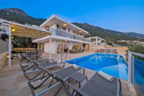 Lumiere Villas 
