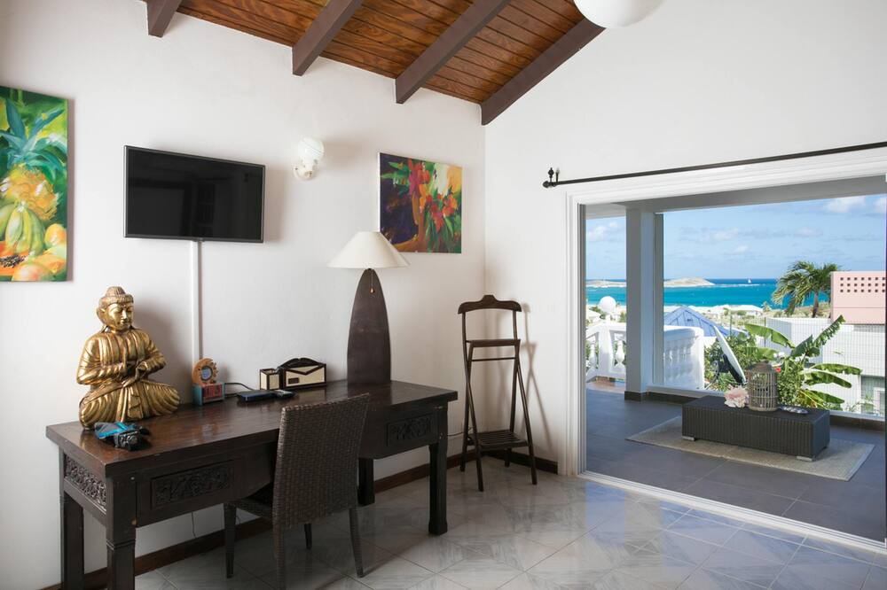 Photo of Livingroom in Orient Bay