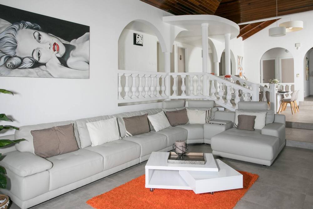 Photo of Livingroom in Orient Bay
