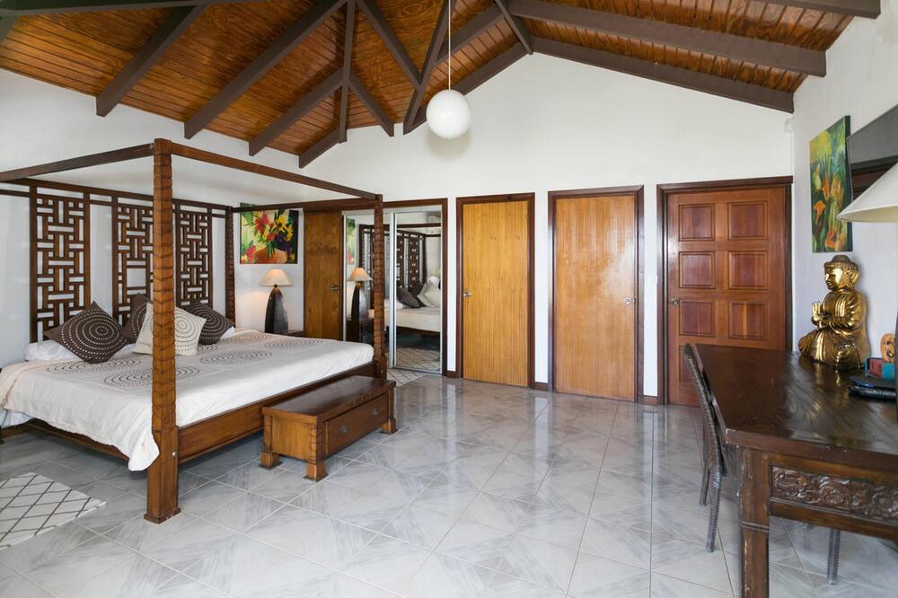 Photo of Livingroom in Orient Bay