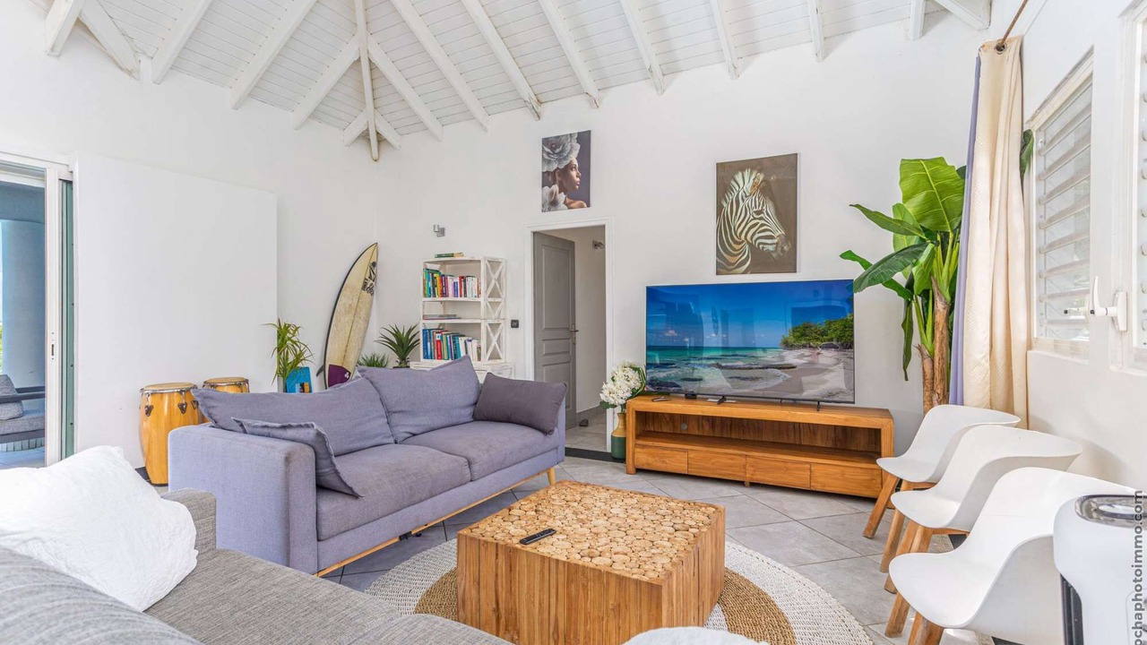 Photo of Livingroom in Oyster Pond