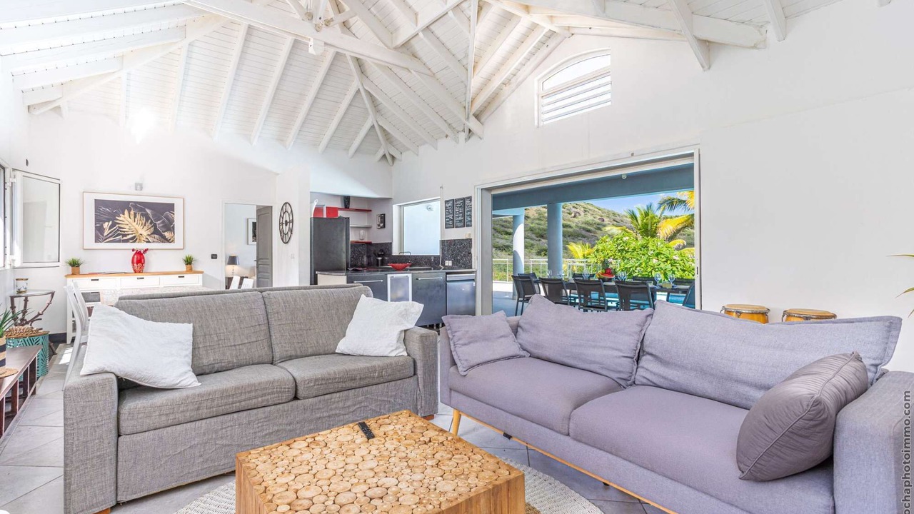 Photo of Livingroom in Oyster Pond