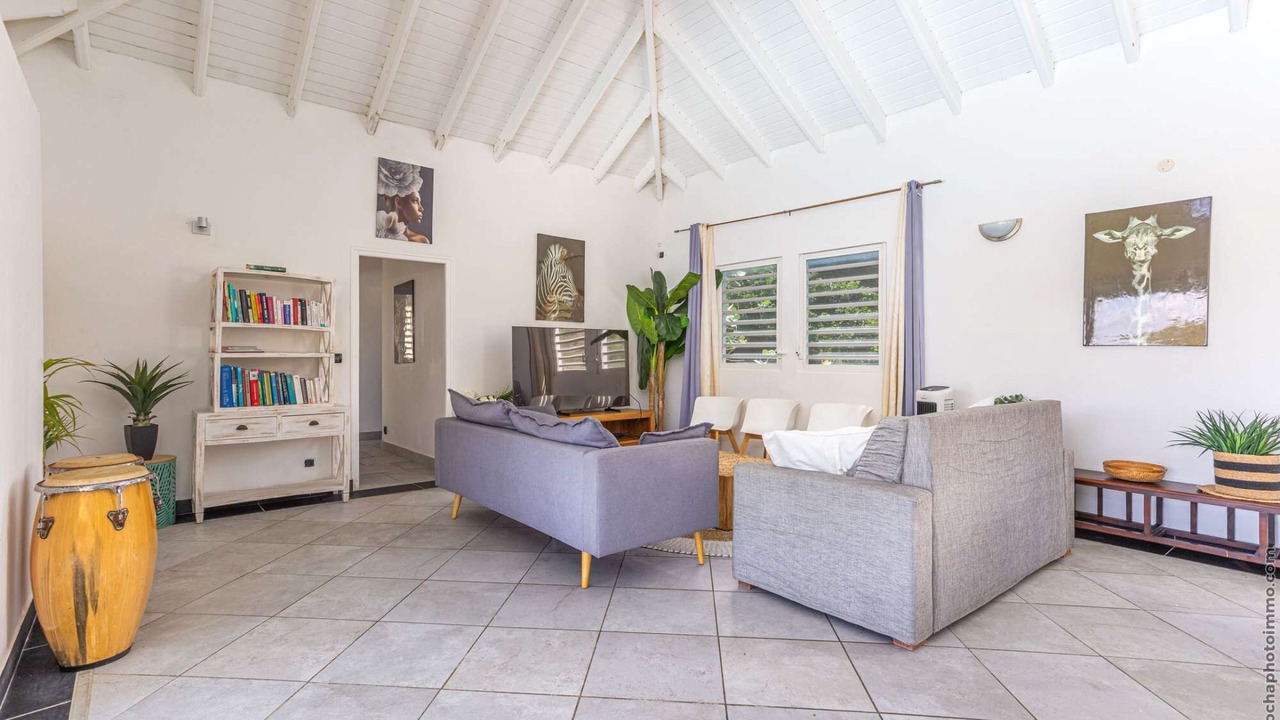 Photo of Livingroom in Oyster Pond
