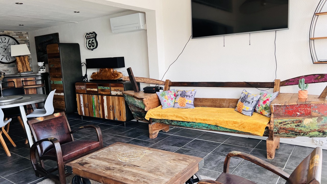 Photo of Livingroom in Orient Bay