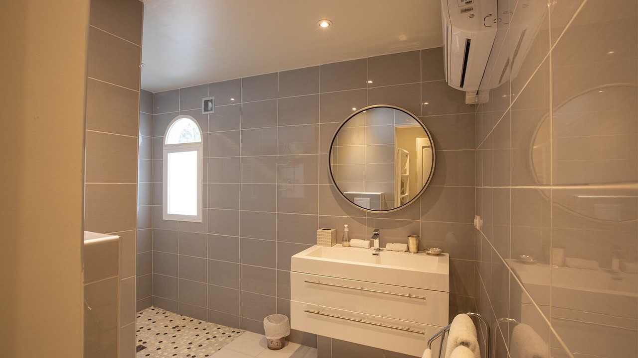 Photo of Bathroom in Orient Bay