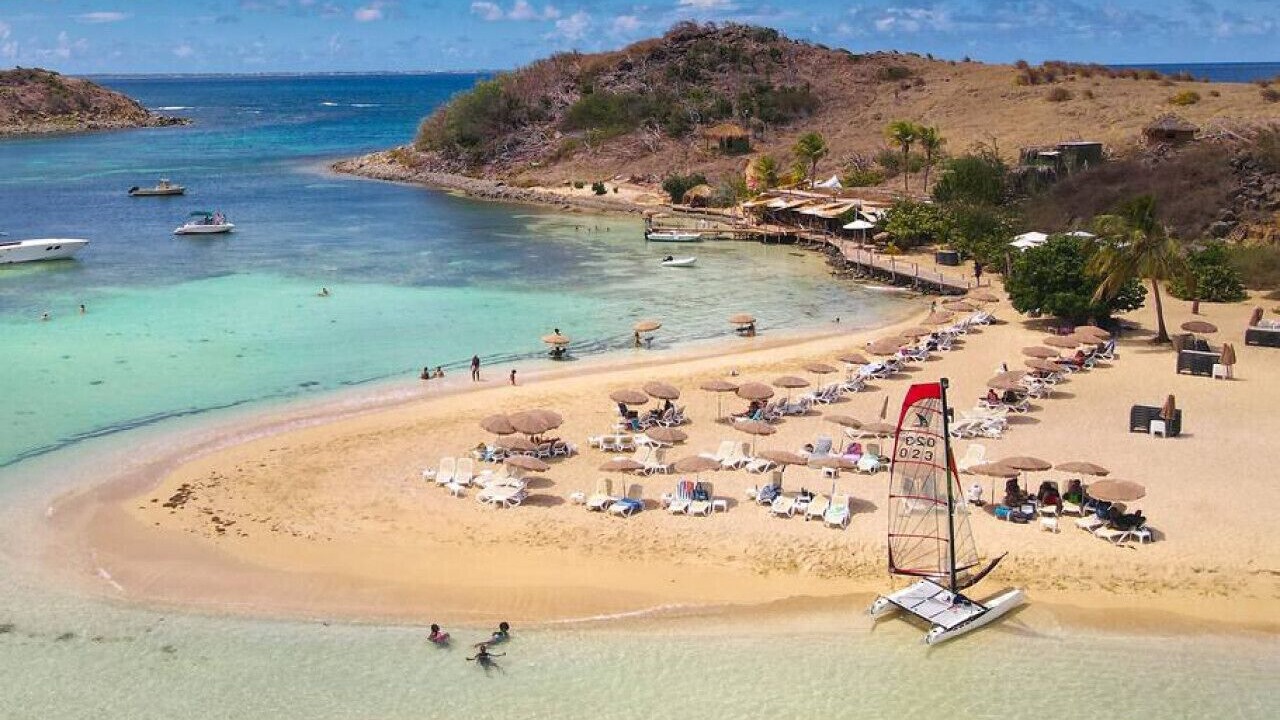 Photo of Others in Cul de Sac