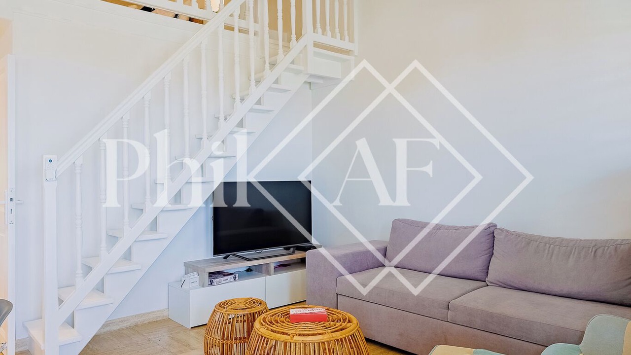 Photo of Livingroom in Oyster Pond