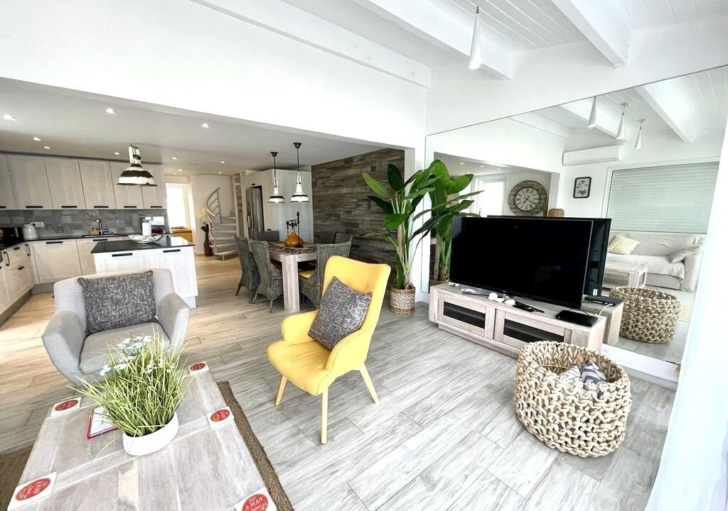 Photo of Livingroom in Nettle Bay